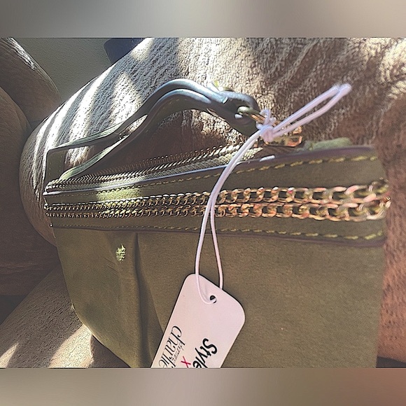 Wristlet Olive Green with Gold Accents β Charming Charlie - Picture 3 of 11